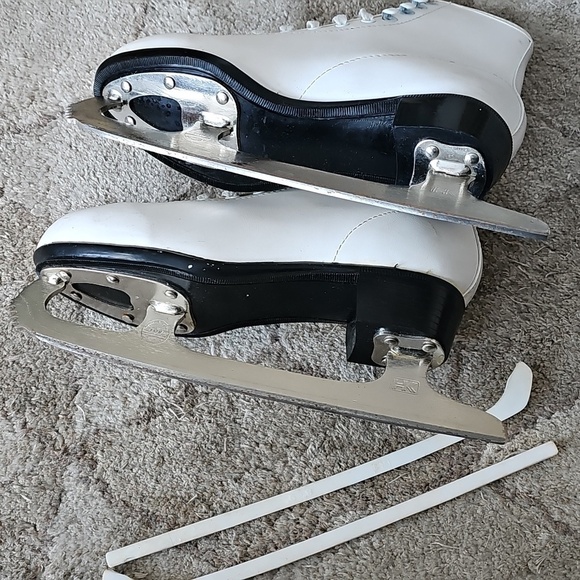 White Figure Skates - Picture 3 of 3